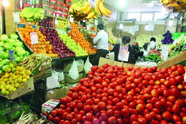 ۳۰۰ تُن سیب و پرتقال برای تنظیم بازار شب عید قم خریداری شد