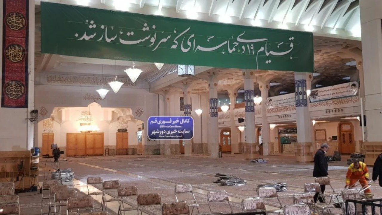 آماده‌سازی حرم‌ حضرت معصومه(س) برای ارتباط تصویری رهبر معظم انقلاب با مردم قم