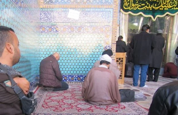 عشق به اهل‌بیت(ع) سختی‌های زیارت را آسان می‌کند