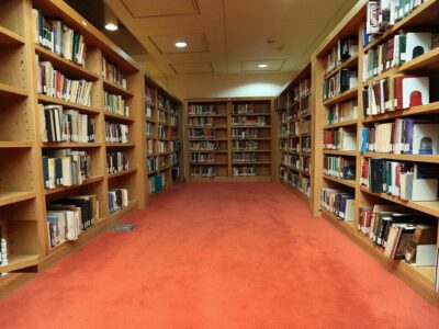 کتابخانه عمومی مسجد قرآن و عترت قم افتتاح شد