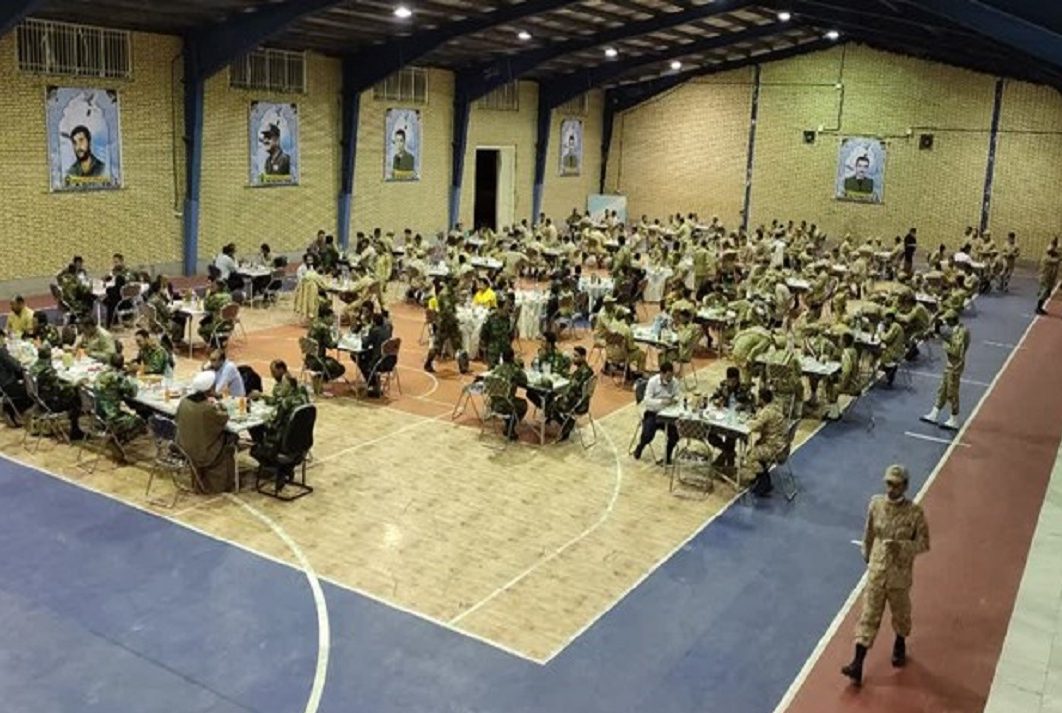 ضیافت افطاری در آمادگاه شهید فراشاهی قم به مناسبت هفته ارتش