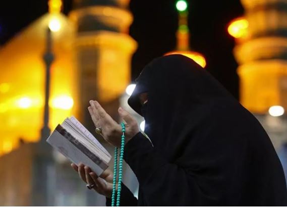 احیای شب بیست‌ویکم ماه رمضان در حرم حضرت معصومه برگزار شد