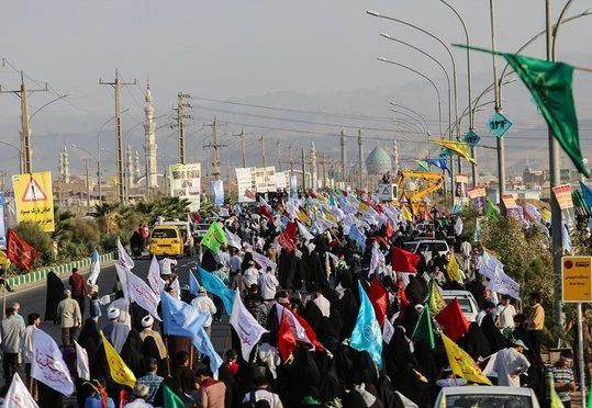 پیاده روی و کاروان خودرویی مردم قم از بلوار پیامبر اعظم تا جمکران