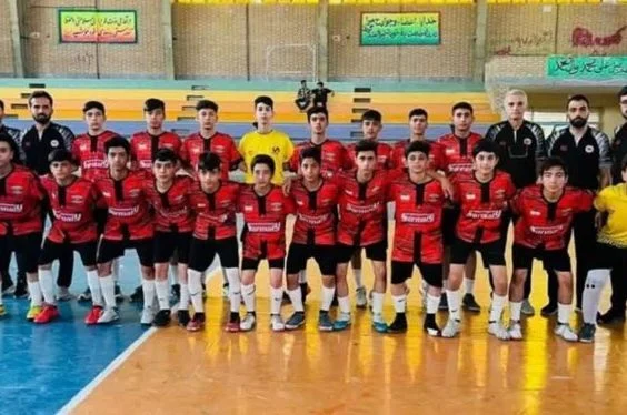 ماهان جنگ قمی‌ها را برد و فینالیست شد