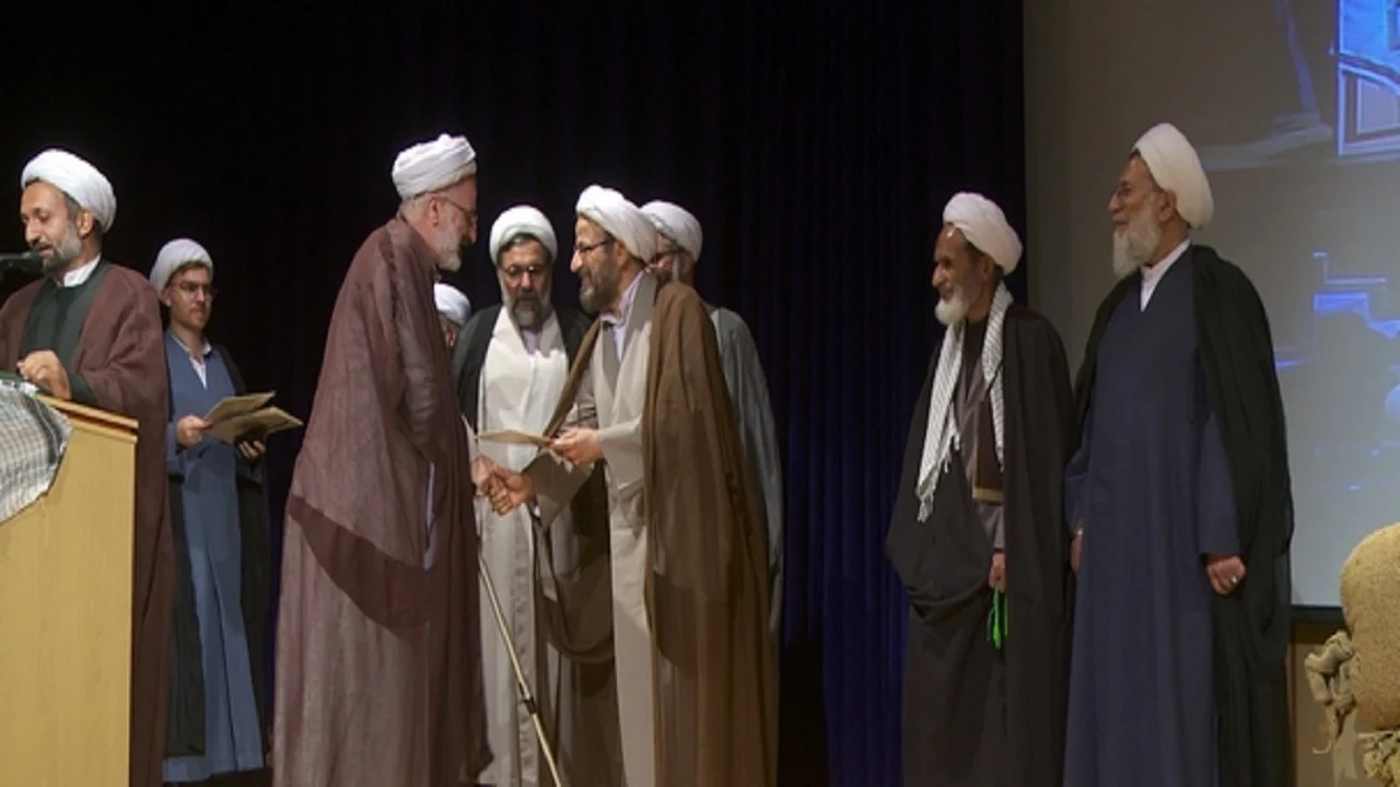 از روحانیون جانباز و ایثارگر قم تجلیل شد
