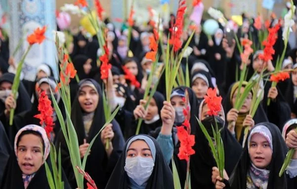 برگزاری جشن باشکوه دختران دهه هشتادی در حرم حضرت معصومه(س) + تصاویر
