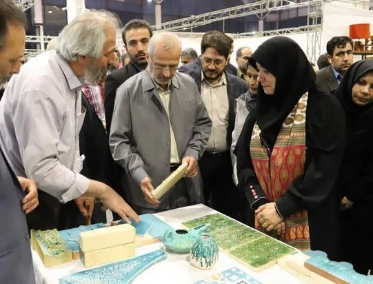 نمایشگاه صنایع‌ دستی در قم افتتاح شد