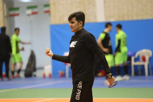 رفتار برخی داوران به گونه ای است که بازیکنان جوان ازآنان می ترسند
