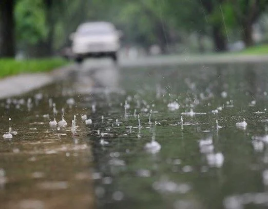 آسمان بارانی قم در شب نیمه شعبان