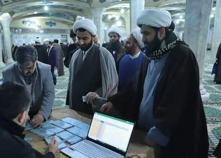 طلاب حوزه علمیه قم پای صندوق رأی رفتند
