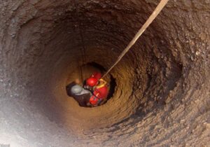 نجات مرد روستایی از عمق ۶۰ متری یک چاه+فیلم