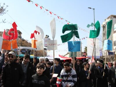 حضور گسترده مردم شهید پرور قم در چهل‌وچهارمین سالگرد پیروزی انقلاب اسلامی+فیلم