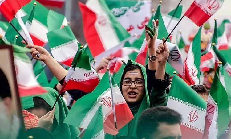 «زن، زندگی، آزادی» در حاشیه راهپیمایی ۲۲ بهمن قم