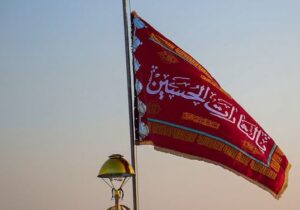 آیین تعویض پرچم مسجد مقدس جمکران با یاد سردار دل‌ها+تصاویر
