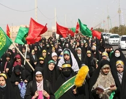 پیادهروی دختران فاطمی در قم/ برگزاری همایش در مسجد مقدس جمکران