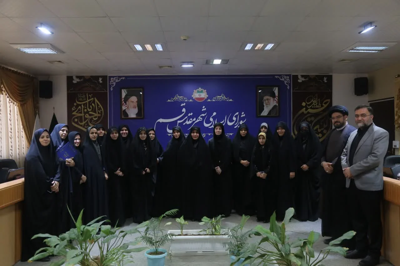 تجلیل از بانوان خبرنگار در کمیسیون زنان و خانواده شورای اسلامی شهر قم