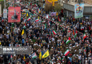 خروش مردم قم در راهپیمایی ۱۳ آبان علیه جنایت‌ صهیونیست‌ها