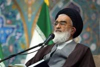انقلاب اسلامی با منطق همراهی مردم پیش میرود
