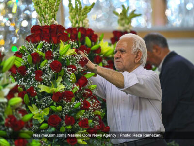 آماده سازی گل آرایی ضریح مطهر حضرت معصومه (س)