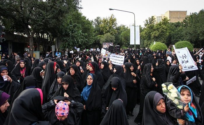 راهپیمایی بانوان قمی در حمایت از حجاب و جبهه مقاومت برگزار می شود