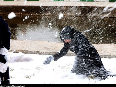 برف و باران قم را فرا می‌گیرد؛ کاهش دما به زیر صفر درجه