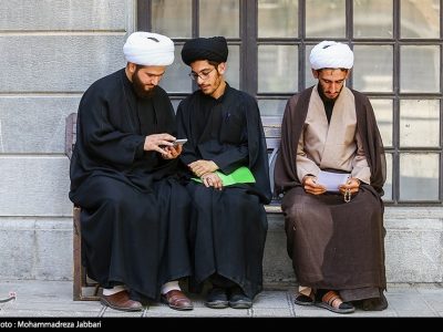 طلاب باید به علوم اسلامی تسلط کاملی داشته باشند