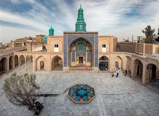 ایستگاه حرم امامزاده شاه حمزه(ع) برپا میشود
