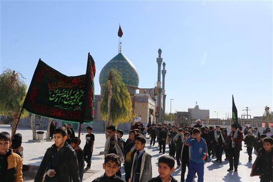 گزارش تصویری: حضور دسته عزاداری دانش آموزان در جوار آستان مقدس امامزاده سیدعلی(ع) ۰۲