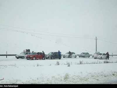 رانندگان در زمستان یخی قم، مجهز و ایمنی رانندگی کنند