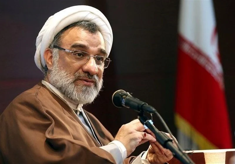 حکمرانی زمینه ساز اسلامی در حلقه مردم محوری حرکت میکند