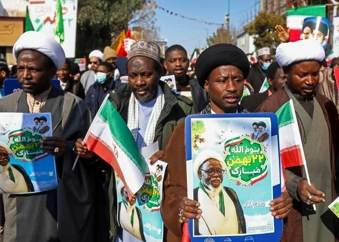 از نیجریه تا فرانسه؛ همه در یک صف کنار انقلاب در ۲۲ بهمن