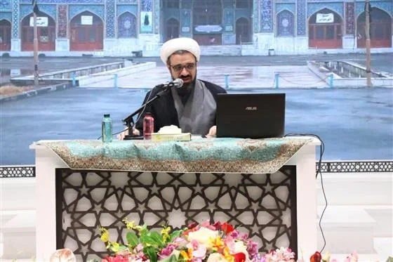 خادمان بقاع متبرکه، الگوی دینی و اجتماعی جامعهاند
