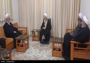 باید تلاش کنیم هنر و شعر به توحید گره بخورد