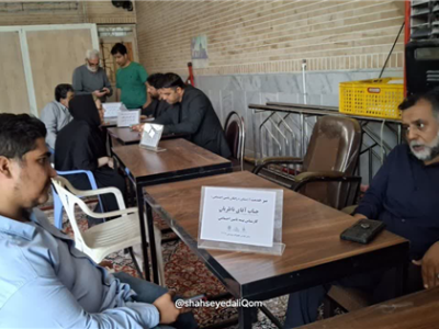 میز خدمت «مهدی یاوران» در حرم امامزاده شاه سید علی(ع) برپا شد