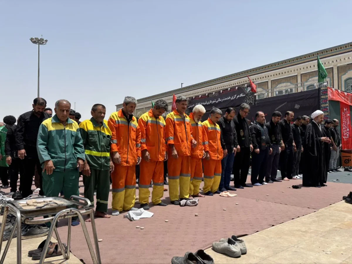 اقامه نماز ظهر و عصر عاشورا با مشارکت شهرداری قم در هسته مرکزی شهر
