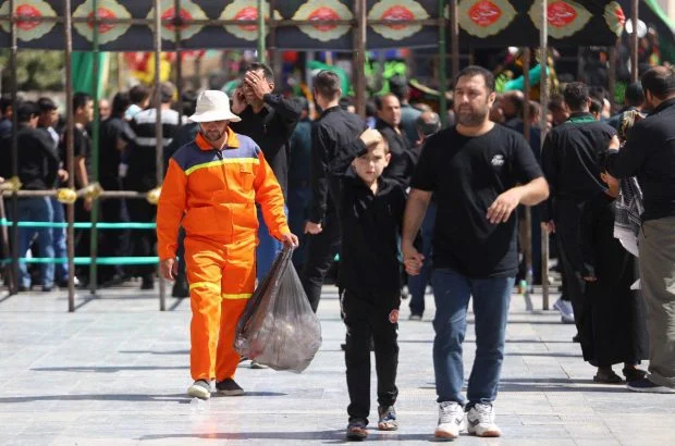فعالیت ۲۲۰ نیروی خدماتی منطقه چهار شهرداری قم برای خدمت به زائران کریمه اهل بیت(س)