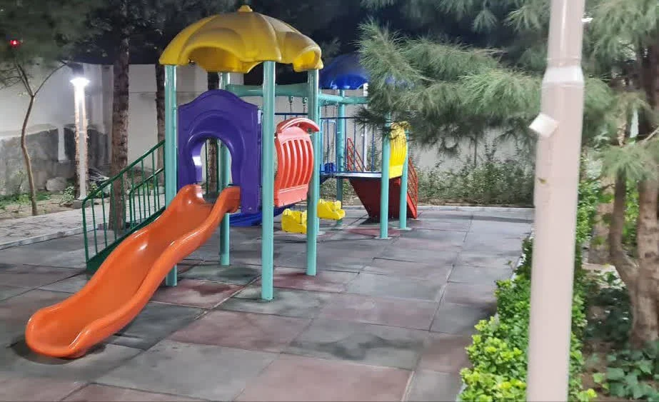 ایمنسازی ۳۴ بوستان در منطقه چهار شهرداری قم برای امنیت و رفاه کودکان