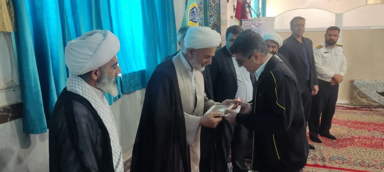 تقدیر از نماینده ورزش و جوانان و مربی فعال سلفچگان قم در روز جهانی مربی