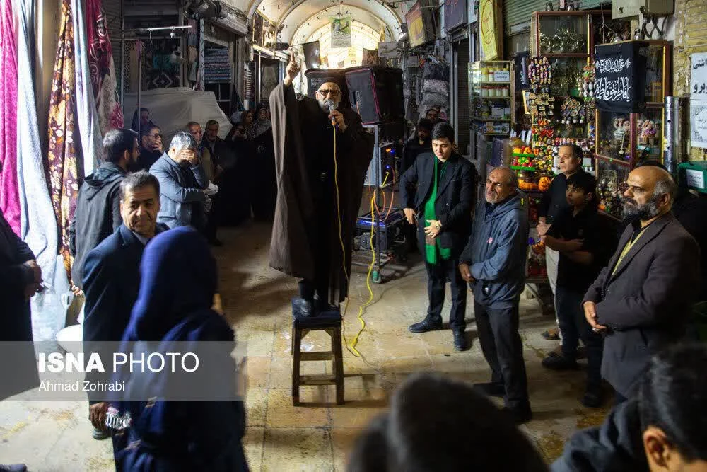 احیای آیین چهارپایهخوانی و نصب بیش از ۳۰۰ کتیبه عزاداری در بازار قم