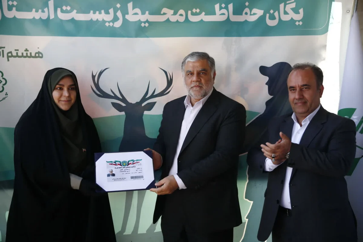 دکتر عظیمی همیار محیطبان شد/مدیرکل حفاظت محیط زیست قم: شهردار قم نگاه ویژهای به حفظ و صیانت از محیط زیست دارد