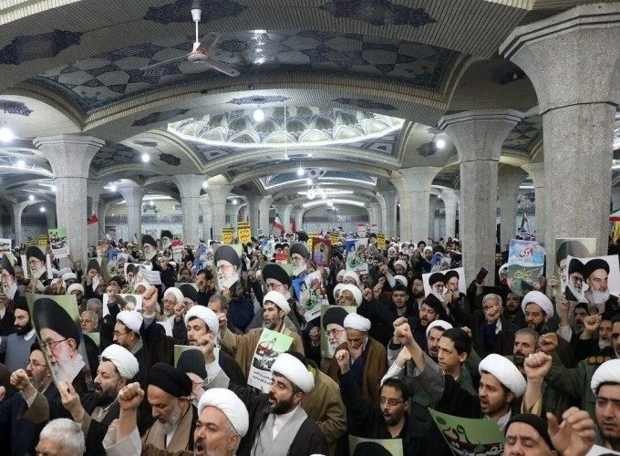 اجتماع حماسی ۹ دی در فیضیه قم؛ تجدید میثاق امت با ولایت+ عکس