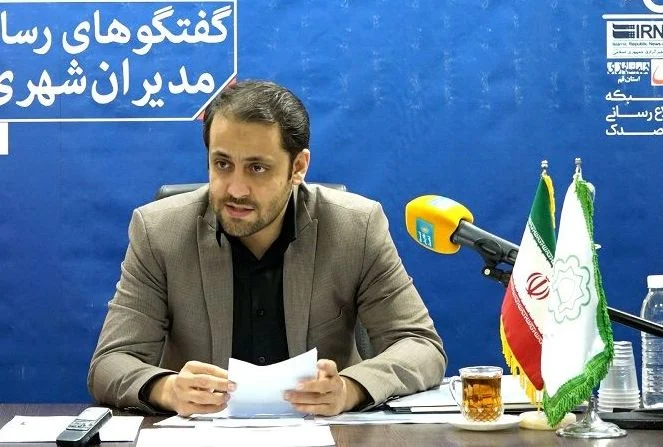 کاهش مراجعات حضوری با توسعه سامانه‌های الکترونیکی درآمدی در شهرداری قم
