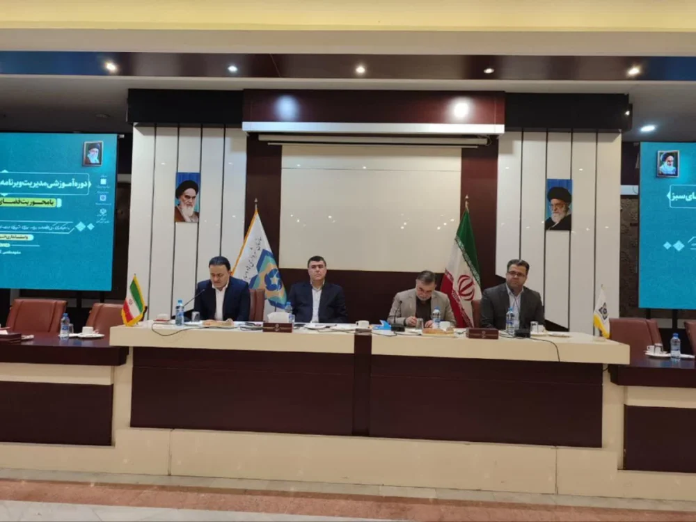 انتقال تجربه قم در مدیریت استراتژیک با محوریت فضای سبز کم‌نهاده به مدیران شهری کشور