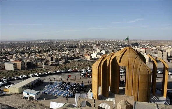 طراحی جامع محوطه یادمان شهدای گمنام کوه خضر نبی(ع) قم در حال تکمیل است