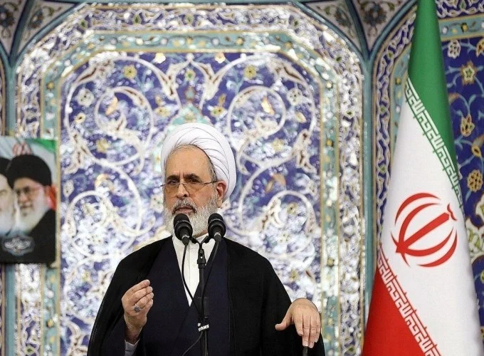 هشدار صریح امام جمعه قم به آمریکا و صهیونیسم: ملت ایران ایستاده است