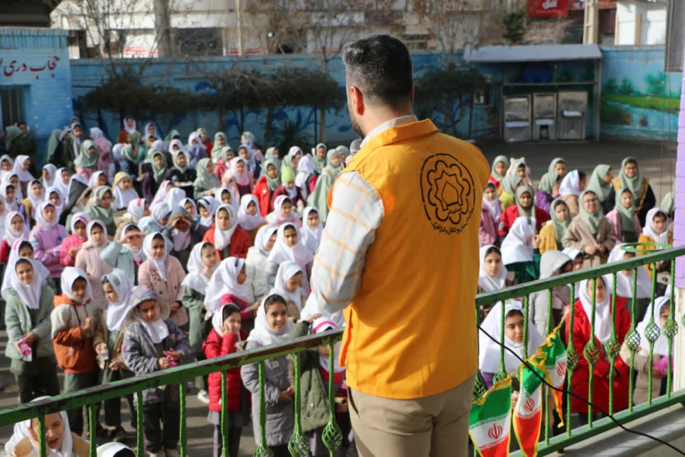 آموزش فراگیر رفتارهای ترافیکی و تمهیدات ایمنی عابران پیاده به ۲۵ هزار دانش آموز در مقاطع مختلف