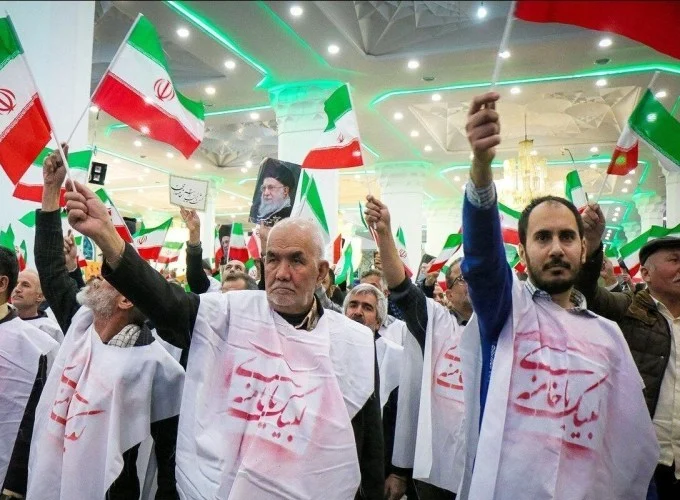 بیعت امت با ولایت؛ اجتماع باشکوه مردم درحمایت از امام خامنه‌ای+تصویر