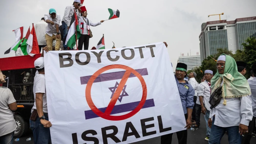 تحریم کالاهای حامی رژیم صهیونیستی در مسیر پیاده‌روی نیمه شعبان قم