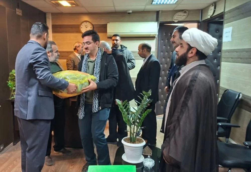 توزیع بسته‌های فرهنگی در مساجد منطقه ۷ قم همزمان با دهه فجر و نیمه شعبان