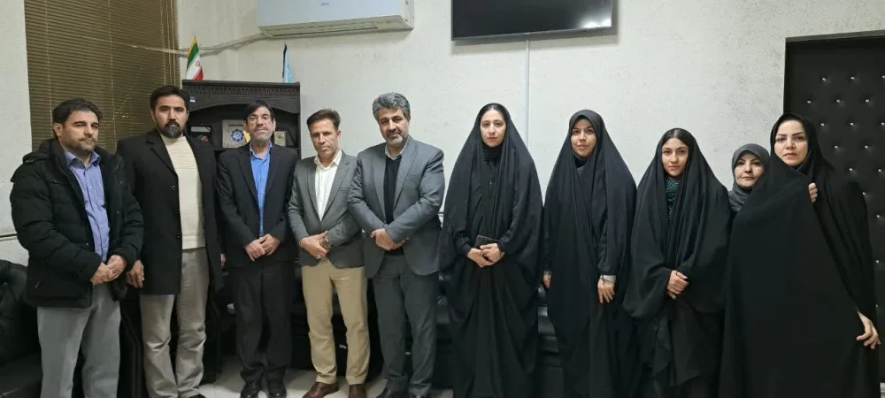 نایب‌قهرمان دواتلون آسیا با مدیرکل ورزش و جوانان قم دیدار کرد